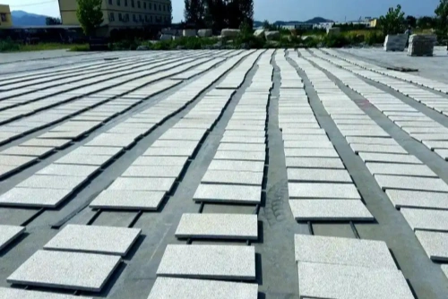 Can Dark Grey Granite Paving Slabs Withstand Heavy Vehicles?